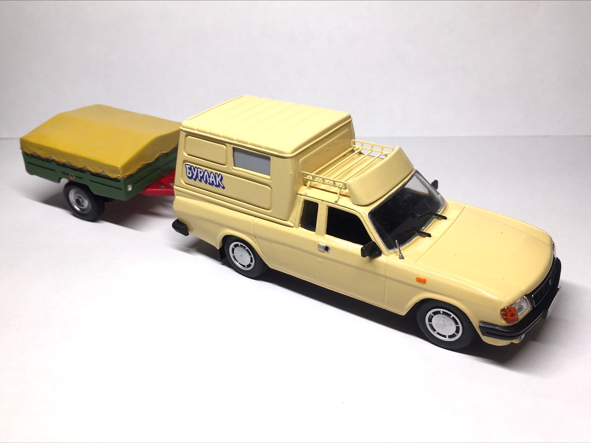 'Burlak' Gaz-2304 (early, with trailer)