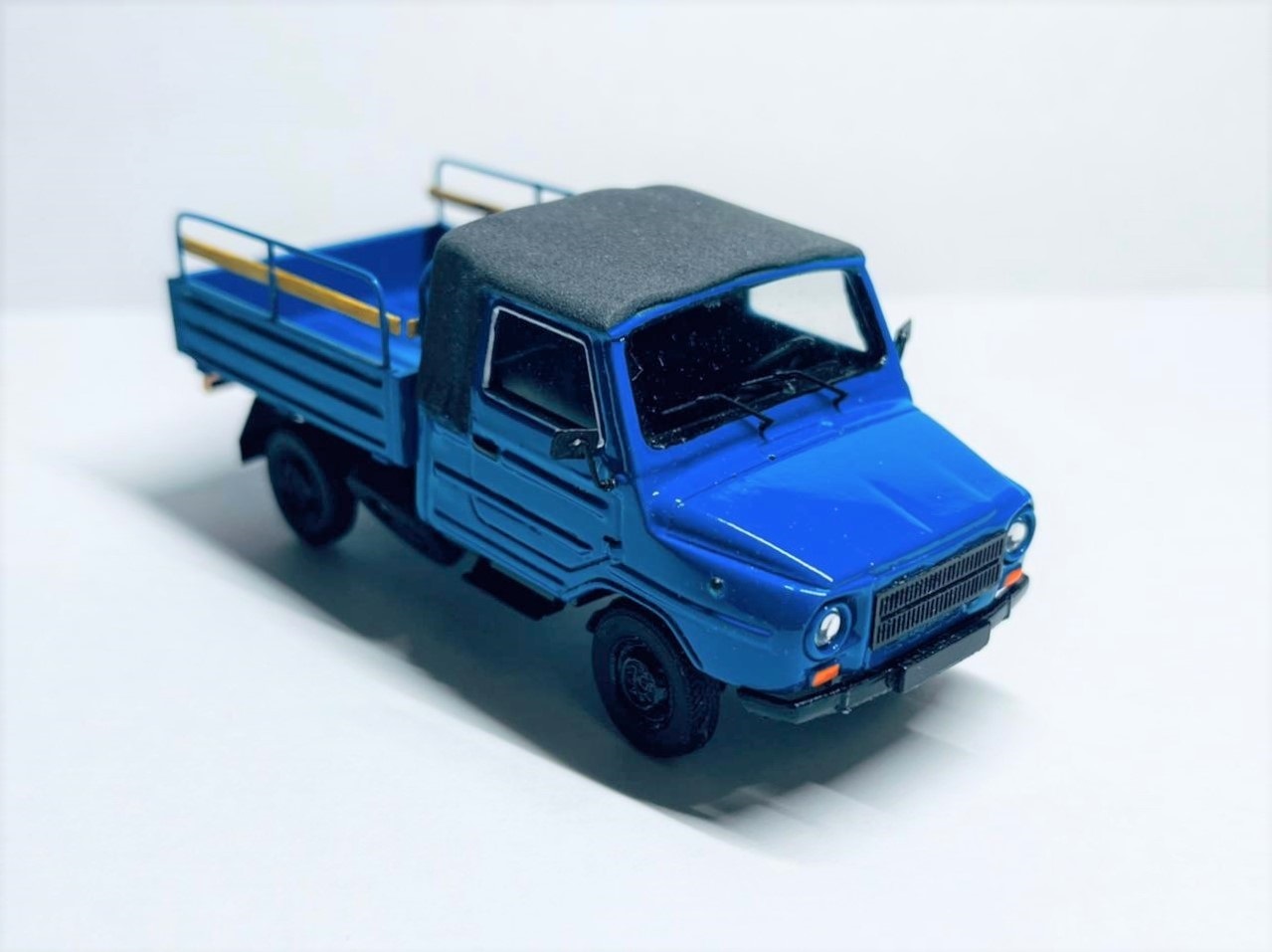 Luaz-13021 (blue)