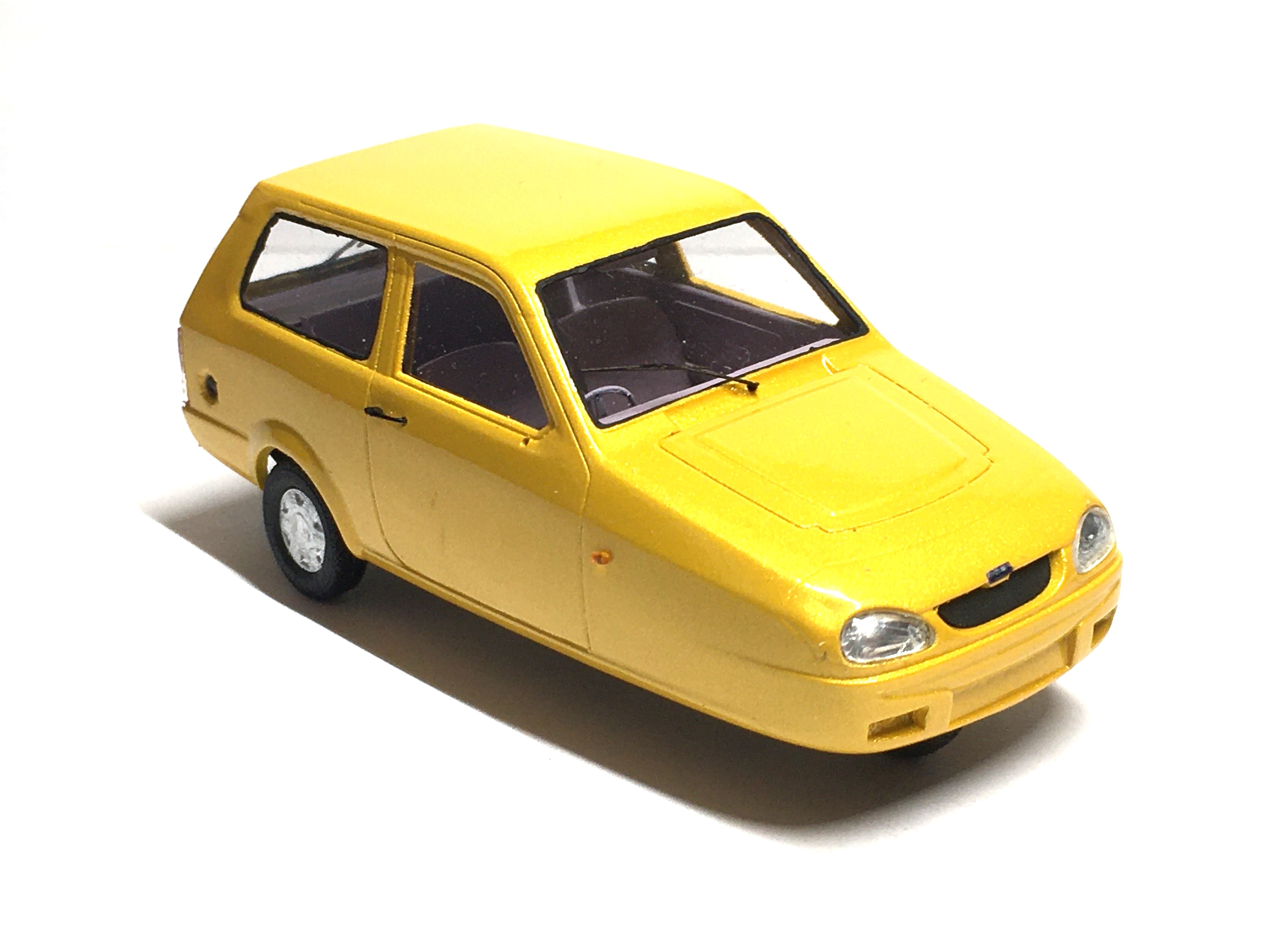 Reliant-Robin mk3 (golden)