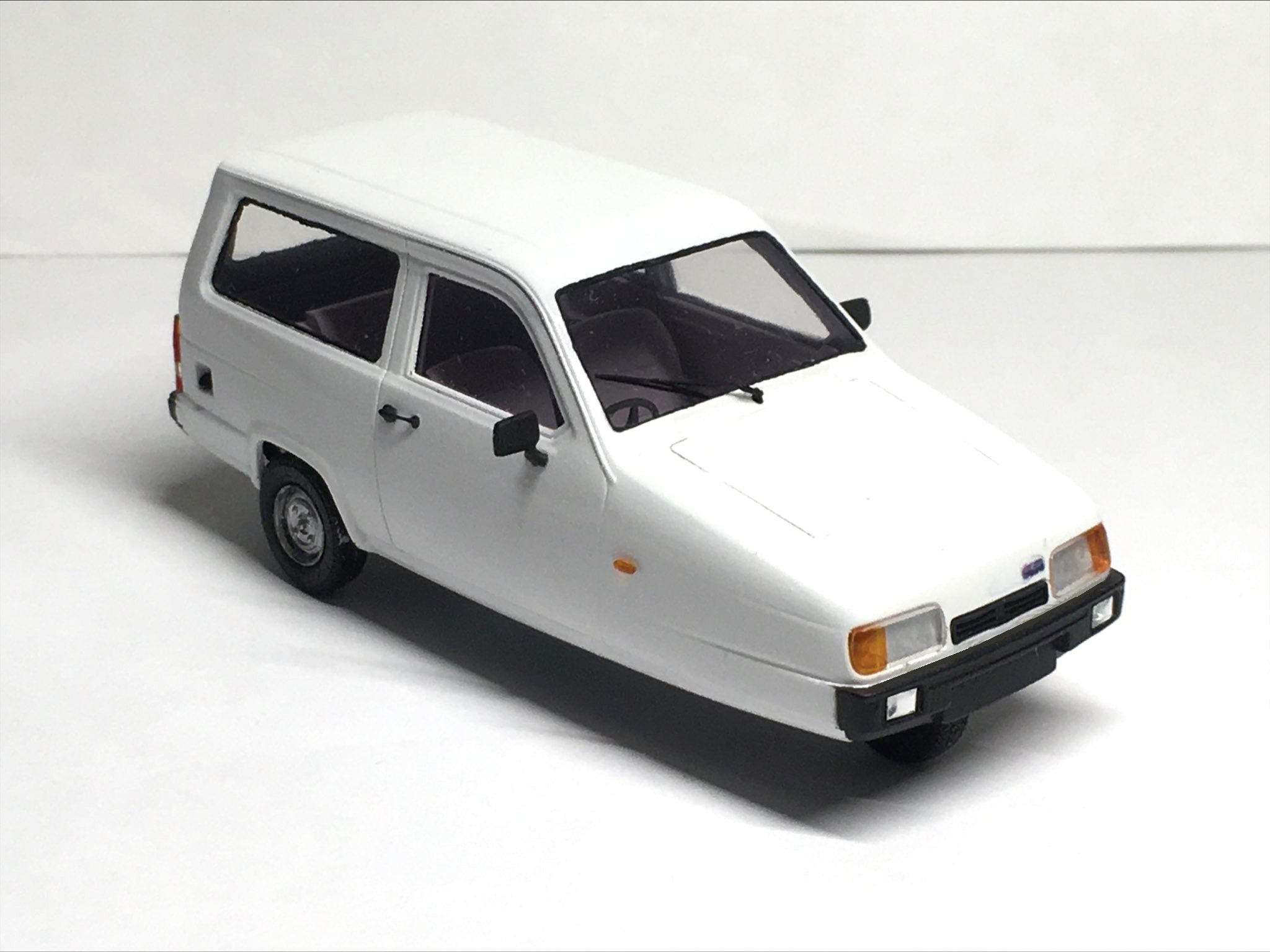 Reliant-Robin mk2 (estate, white)