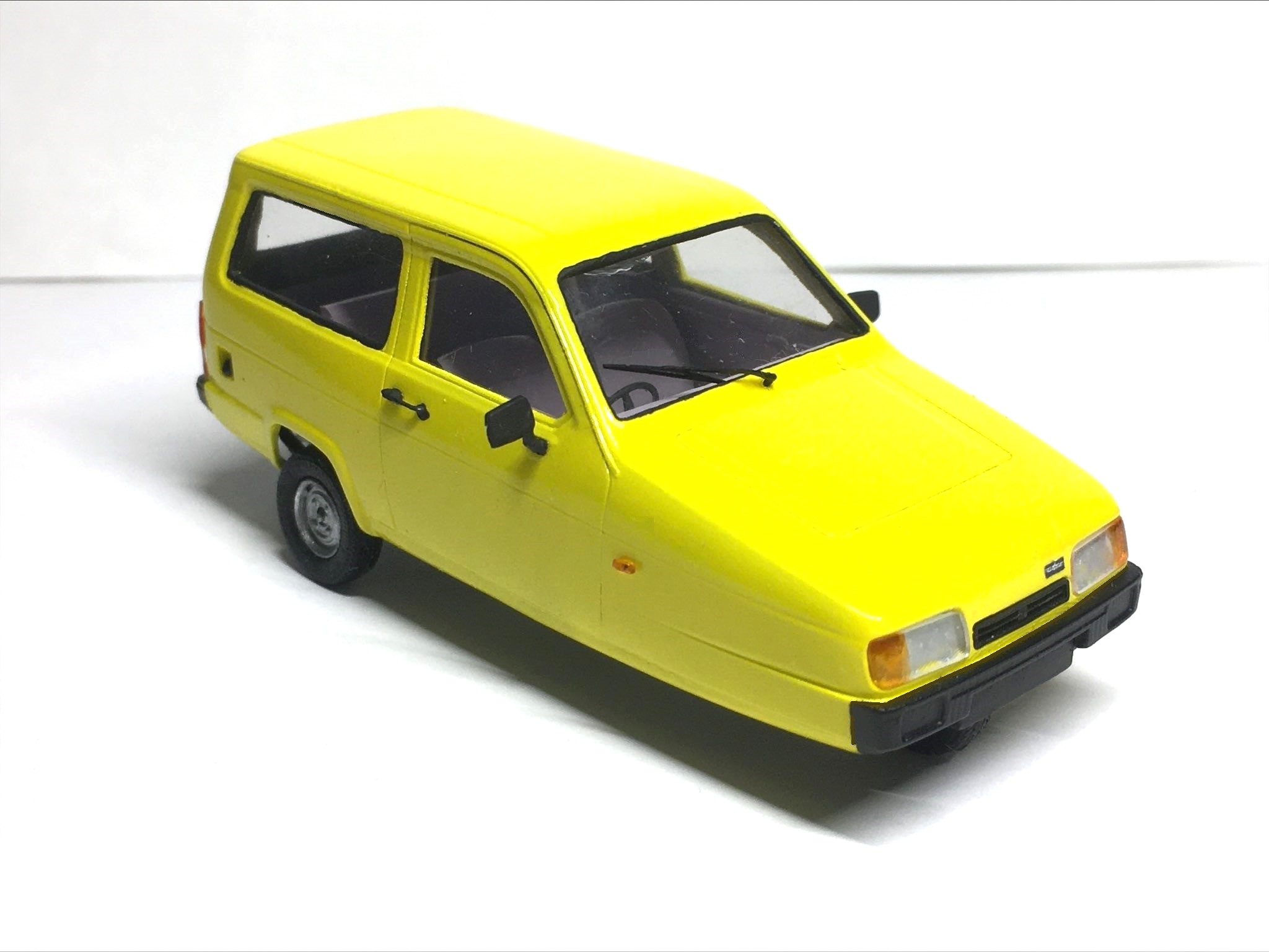 Reliant-Robin mk2 (estate, yellow)